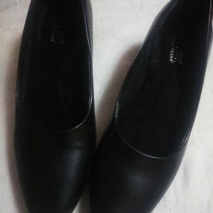 Black low heels super comfy